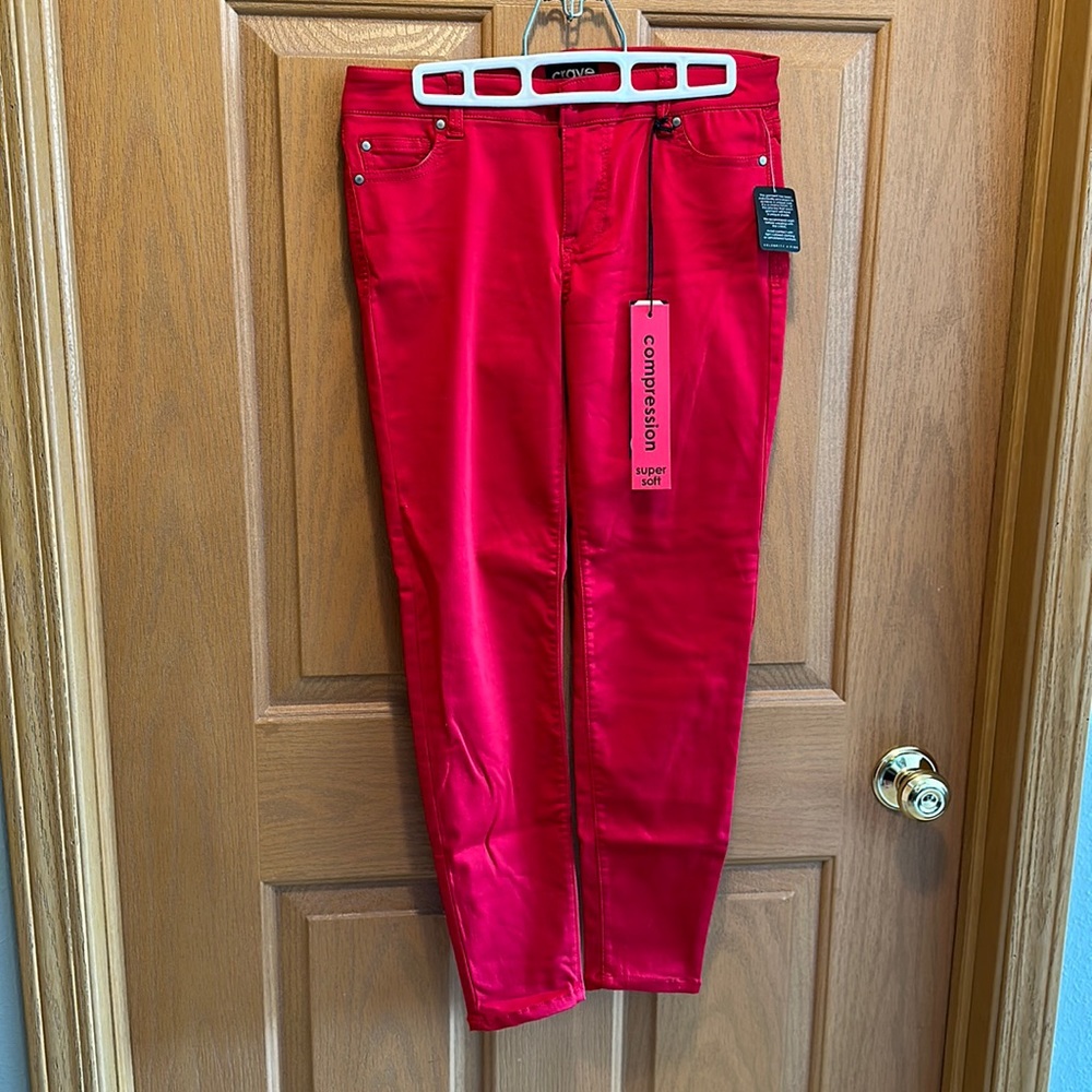 Red compression ankle length pants